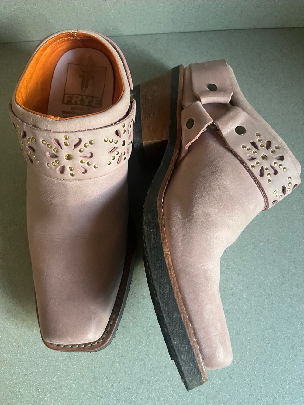 Frye Women's Blush pink Studded Ankle Booties Sz 7.5-8 - Picture 2 of 11